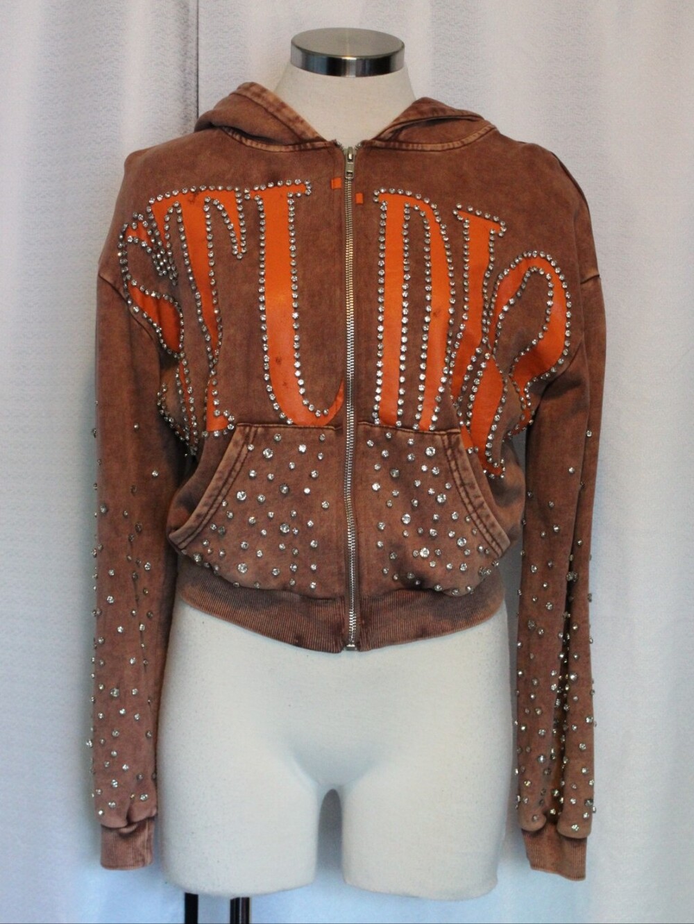 THE AKIRA LABEL Studio Living Rhinestone Zip-Up Hoodie – Small